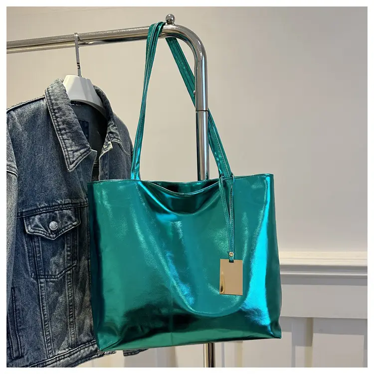 Gold Laser Shoulder Tote Bag Large Capacity 2024 — feature 28