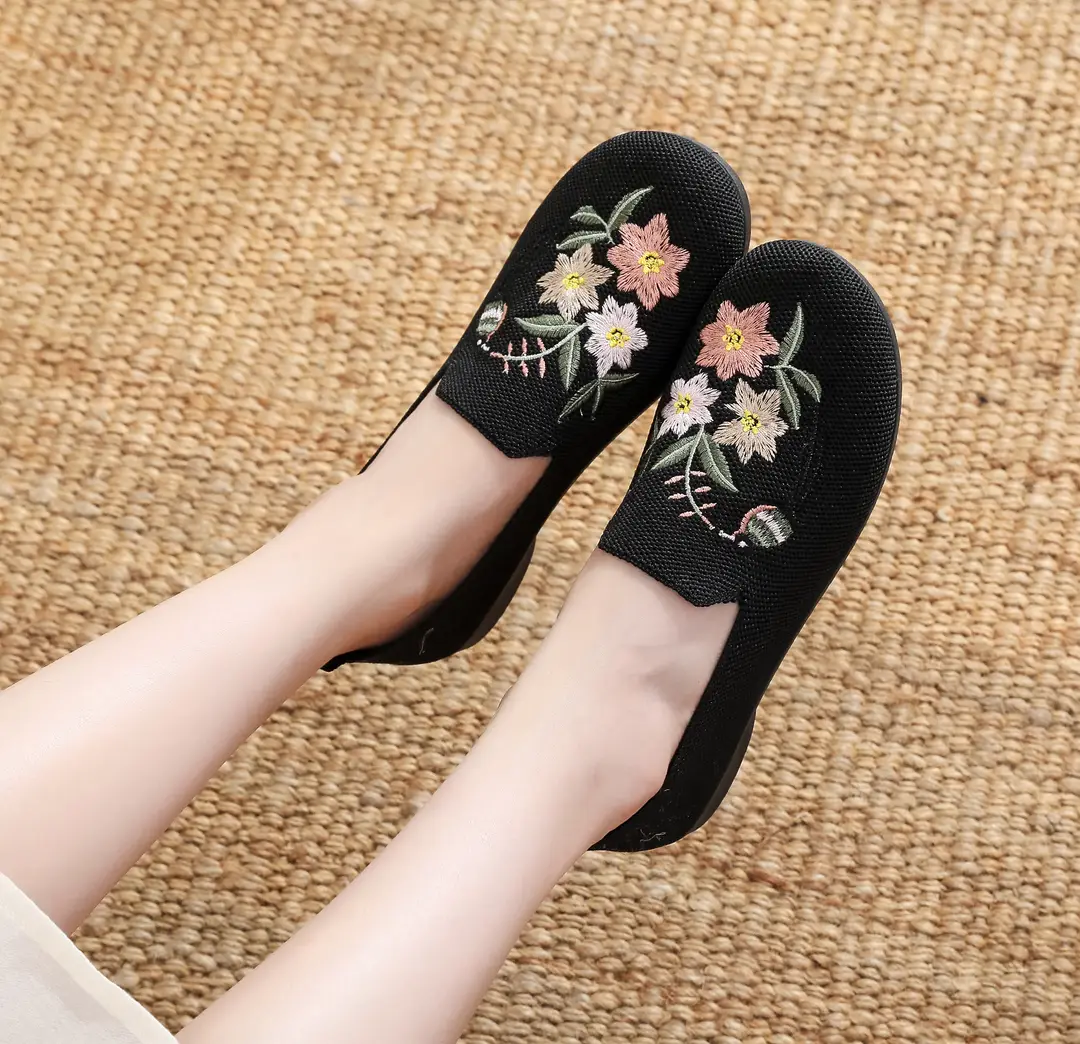 Old People's Shoes Women's Mother's sneaker Milk Shoes Non-slip Slip-in Old Beijing Cloth Shoes with Soft Sole for Middle-aged and Elderly