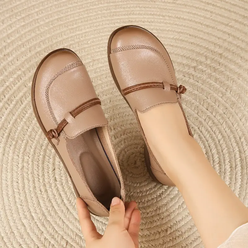Soft-Soled, Soft-Surface Mom Shoes, Elegant Large-Size Women's Shoes, Summer Breathable and Comfortable Flat-Soled Shoes That Don'T Tire Your Feet, Slip-On Shoes for Women - Image 2