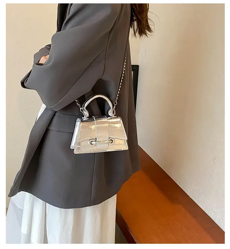 2024 Gold Crocodile Strap Women's Shoulder Bag — feature 2