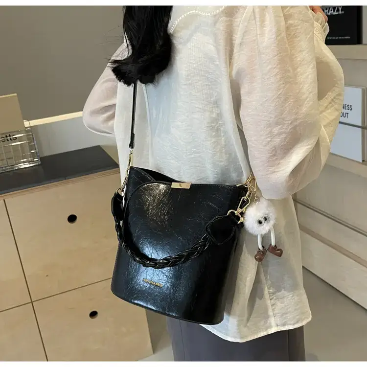 Pink High-End Bucket Bag for Women 2026 — feature 31