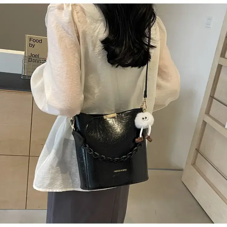 Pink High-End Bucket Bag for Women 2026 — feature 32