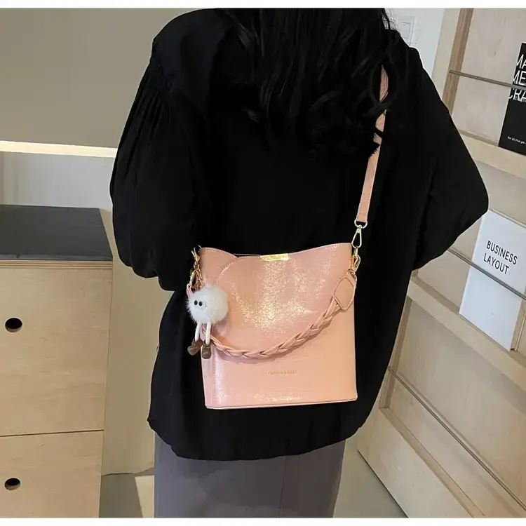Pink High-End Bucket Bag for Women 2026 — feature 33