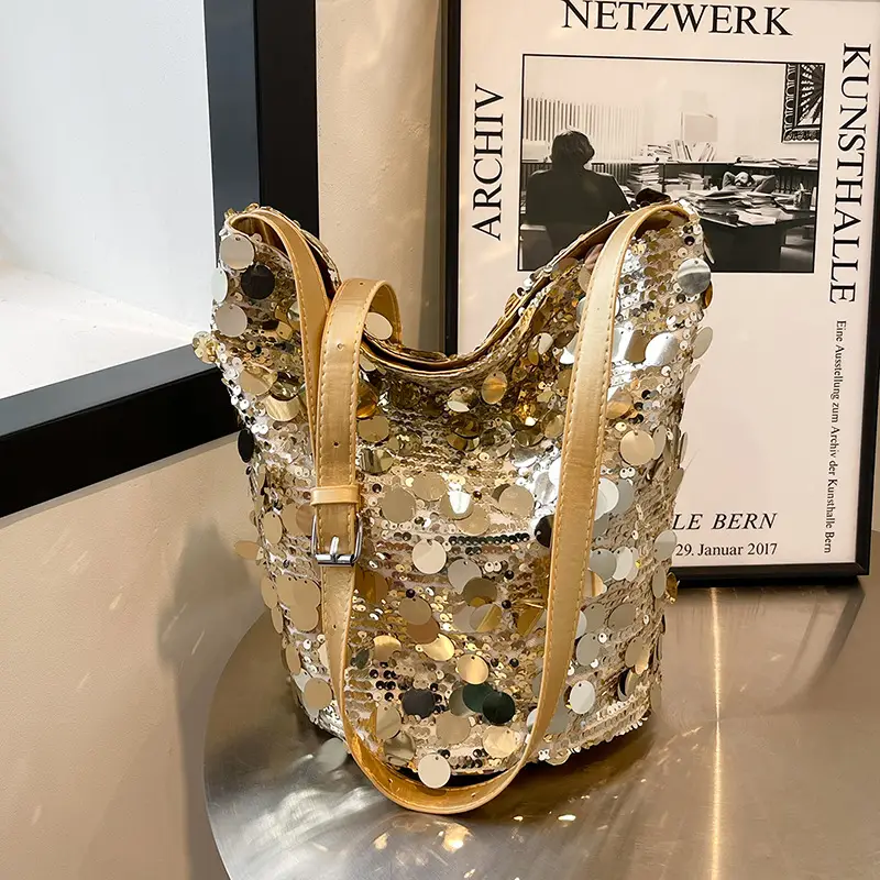 Sequined Chain Messenger Bag for Women 2024 - Image 5