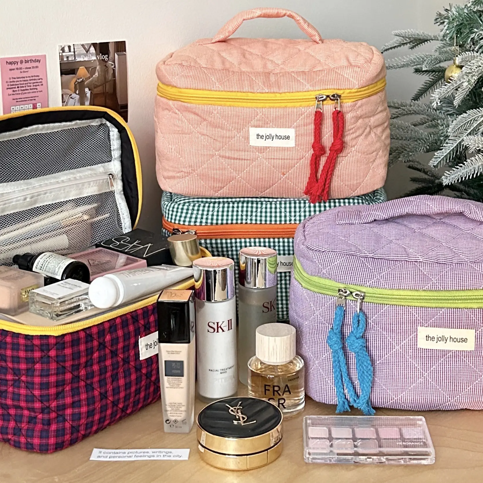 Pink Quilted Cosmetic Bag for Women Large Capacity Travel Bag — feature 2
