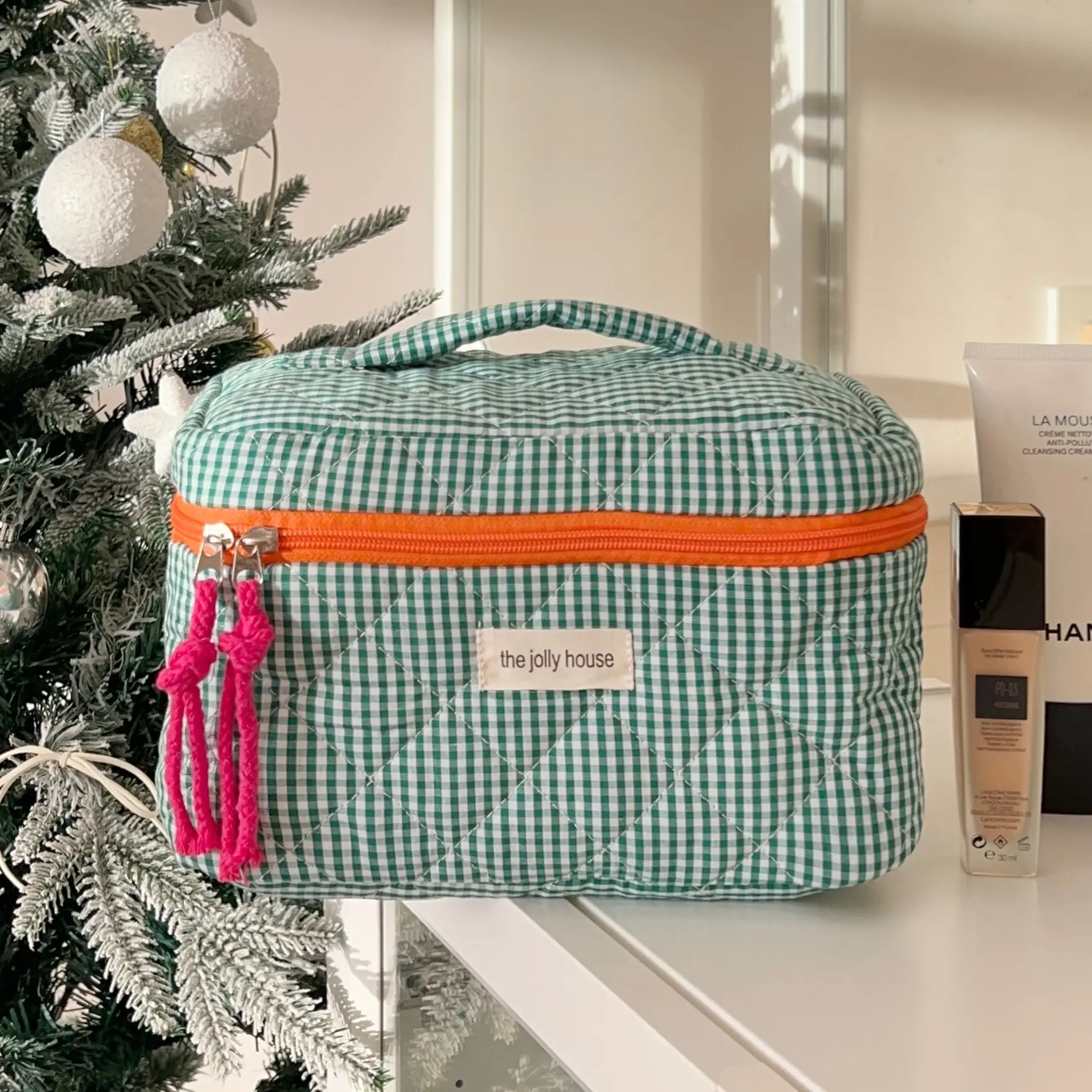 Pink Quilted Cosmetic Bag for Women Large Capacity Travel Bag — feature 7