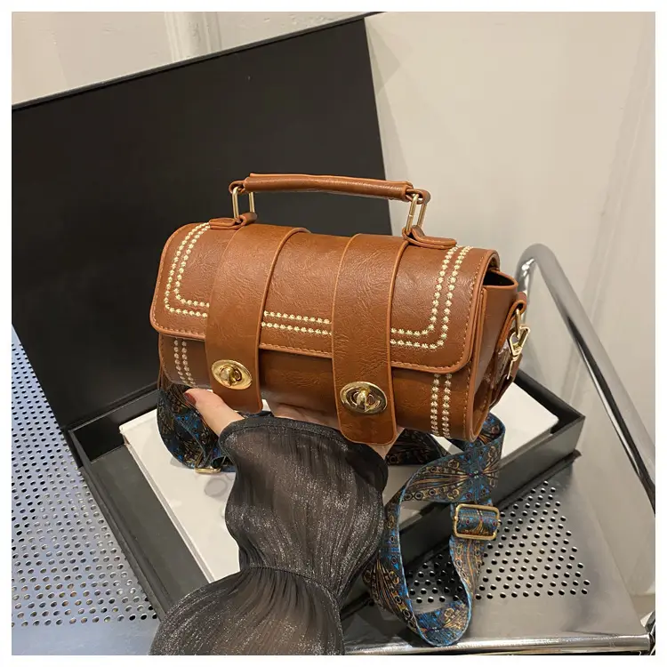 Vintage Brown Leather Shoulder Bag for Women 2024 — feature 22