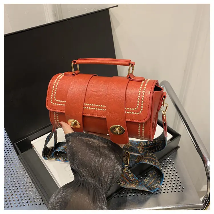 Vintage Brown Leather Shoulder Bag for Women 2024 — feature 24