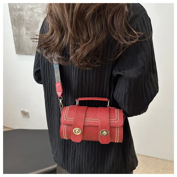 Vintage Brown Leather Shoulder Bag for Women 2024 — feature 9