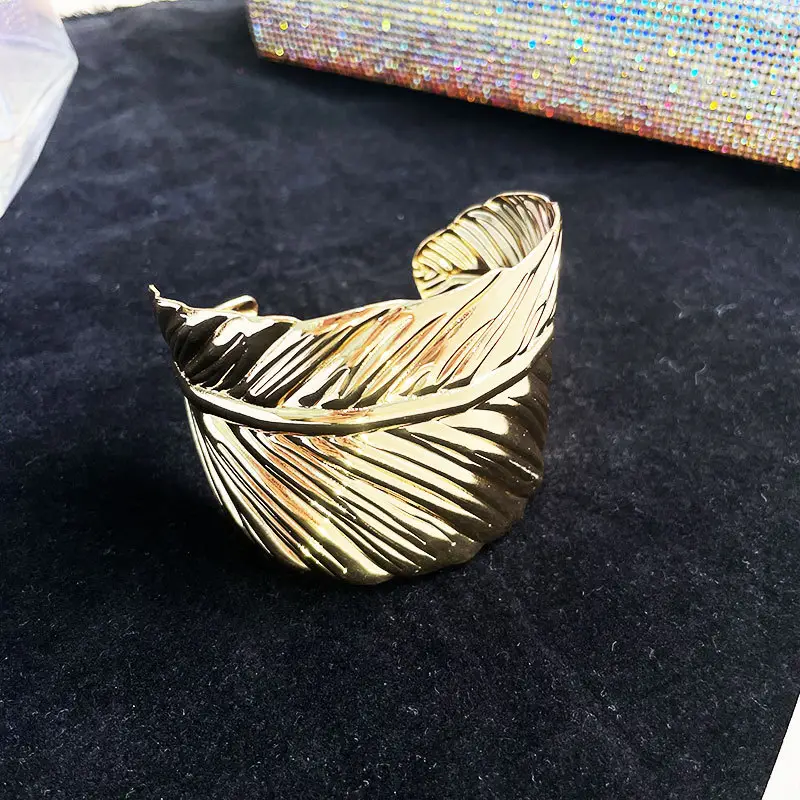 Metal Glow Open Bracelet Arm Ring Niche Design High-end Bracelet Women's Arm Bracelet Arm Bracelet Decoration Accessories