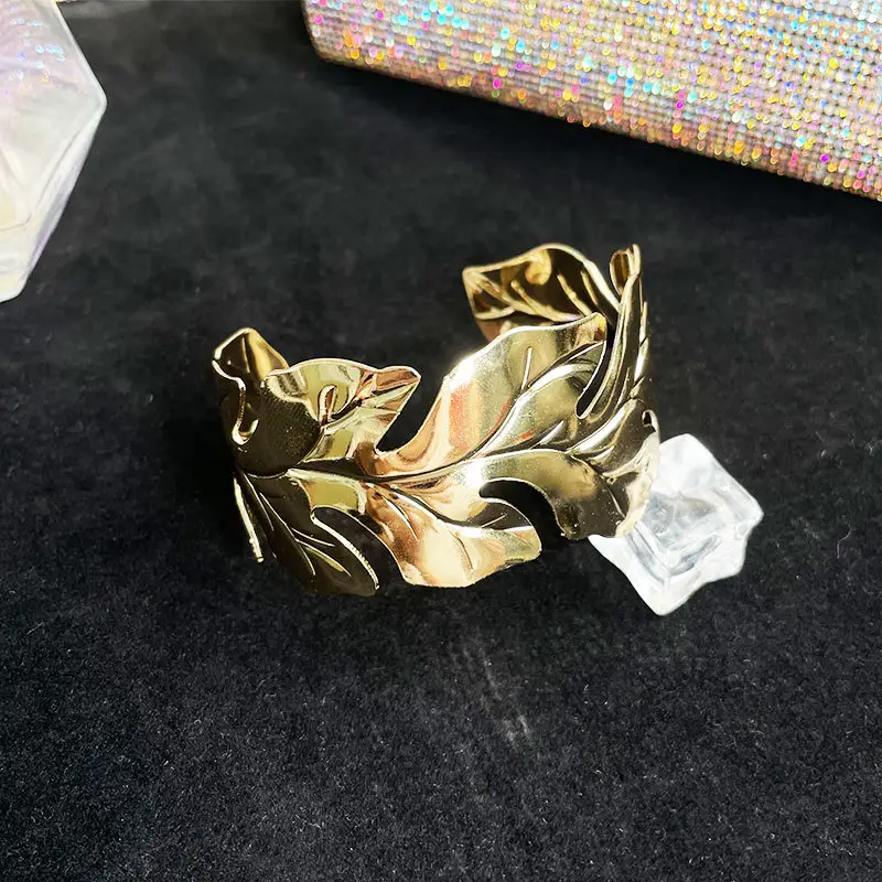 Metal Glow Open Bracelet Arm Ring Niche Design High-end Bracelet Women's Arm Bracelet Arm Bracelet Decoration Accessories