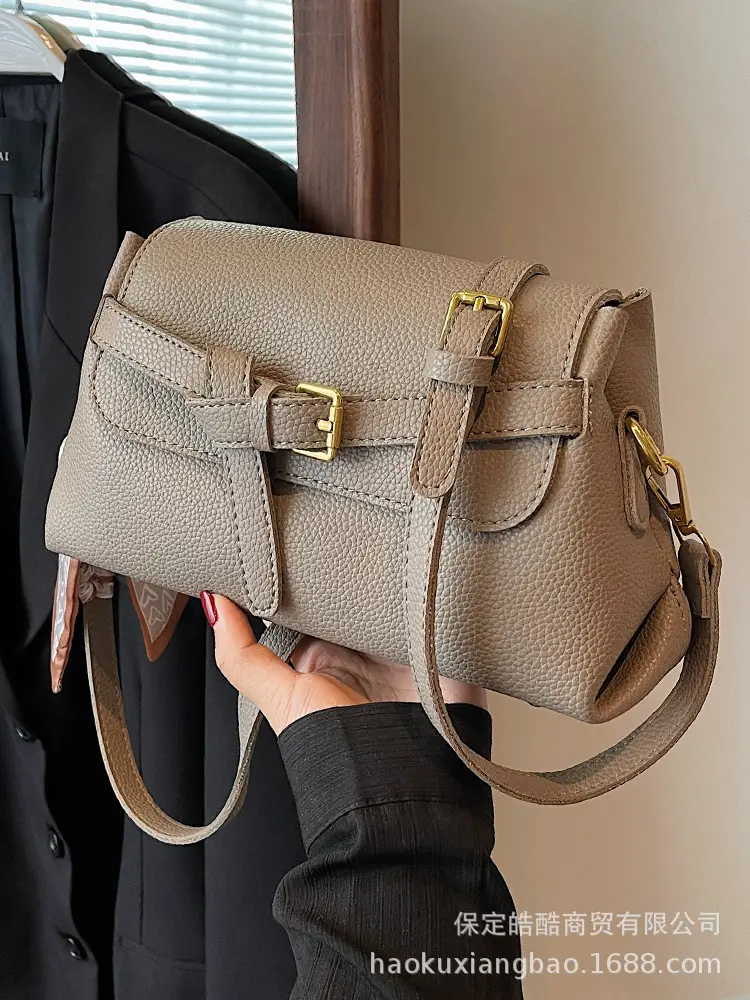 Women's Brown Leather Crossbody Bag with Gold Clasp - Image 2