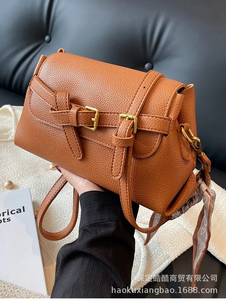 Women's Brown Leather Crossbody Bag with Gold Clasp - Image 5
