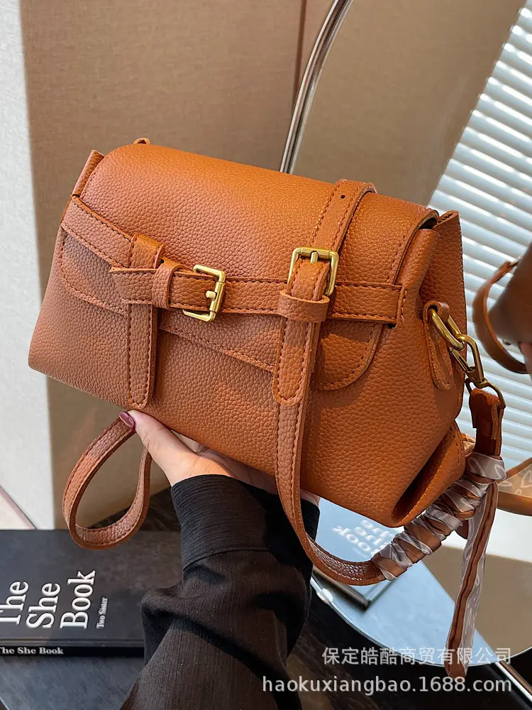 Women's Brown Leather Crossbody Bag with Gold Clasp - Image 6
