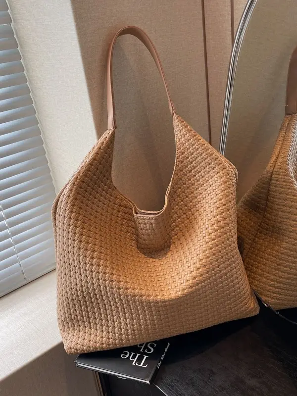 Women's Large Capacity Brown Retro Commuter Tote Bag - Image 4