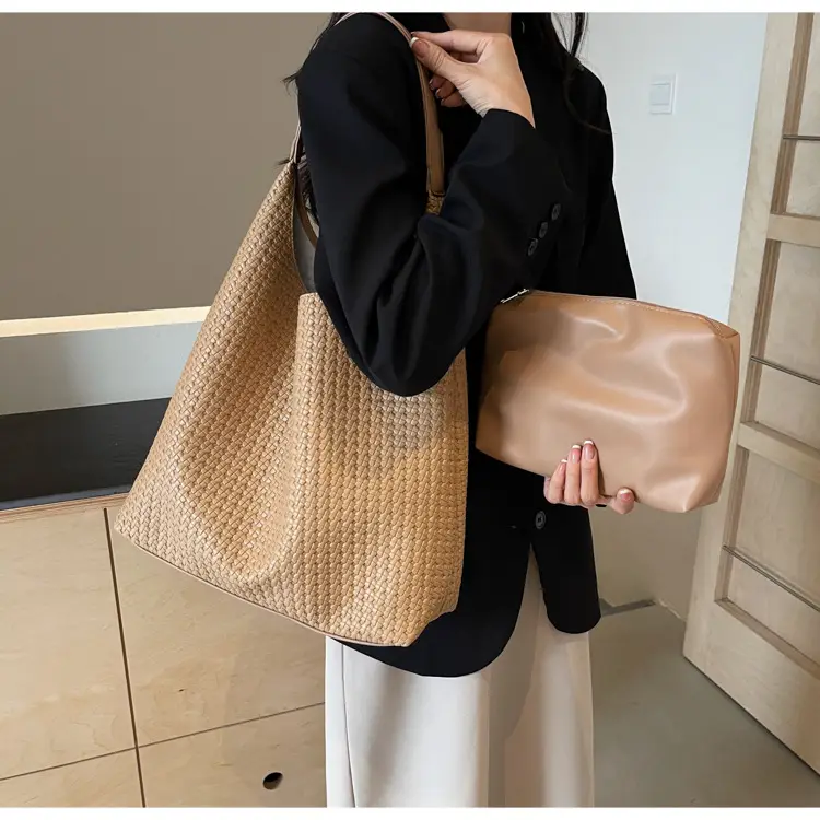 Women's Large Capacity Brown Retro Commuter Tote Bag — feature 12