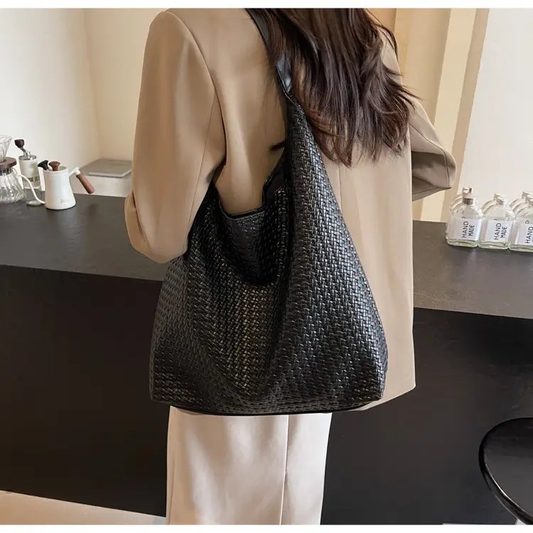Women's Large Capacity Brown Retro Commuter Tote Bag — feature 7