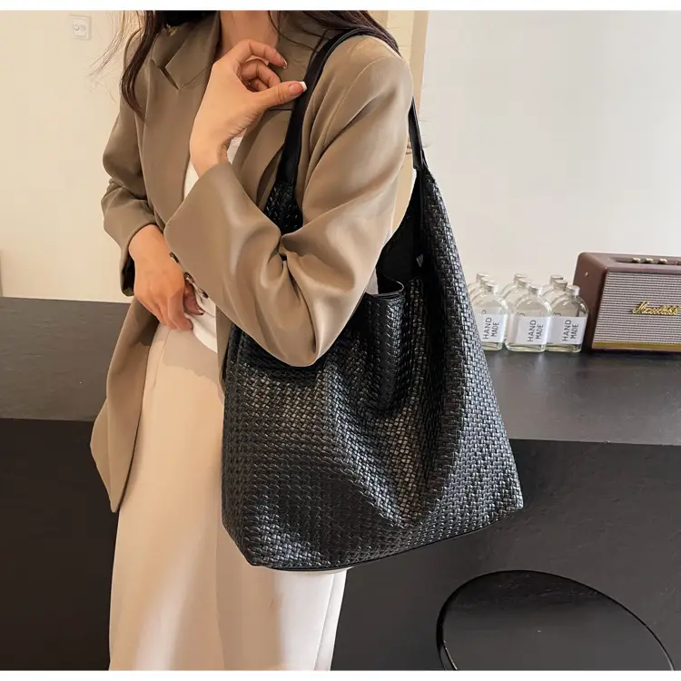 Women's Large Capacity Brown Retro Commuter Tote Bag — feature 8