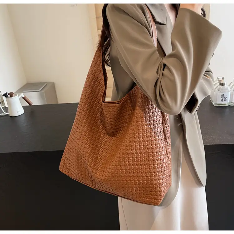 Women's Large Capacity Brown Retro Commuter Tote Bag — feature 9