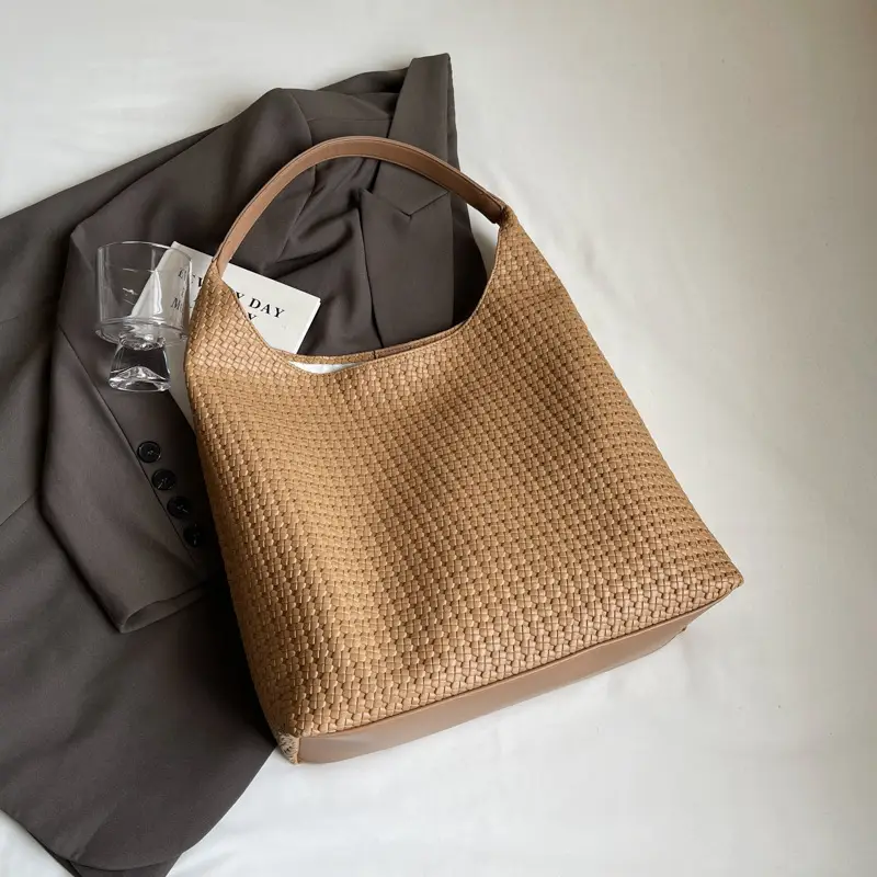 Women's Large Capacity Brown Retro Commuter Tote Bag - Image 3