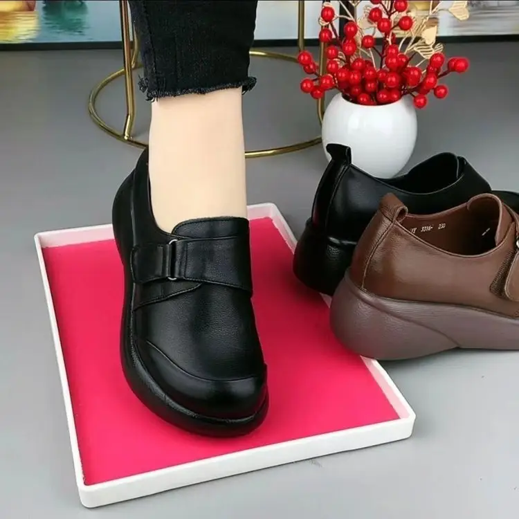Small Leather Shoes Women's 2024 Summer New Thick Sole Non-slip Platform Shoes Soft Sole Mother Shoes Retro Light Round Toe Single-layer Shoes — feature 10
