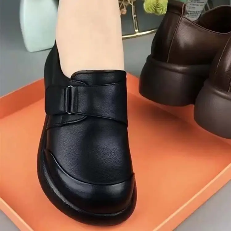 Small Leather Shoes Women's 2024 Summer New Thick Sole Non-slip Platform Shoes Soft Sole Mother Shoes Retro Light Round Toe Single-layer Shoes — feature 2
