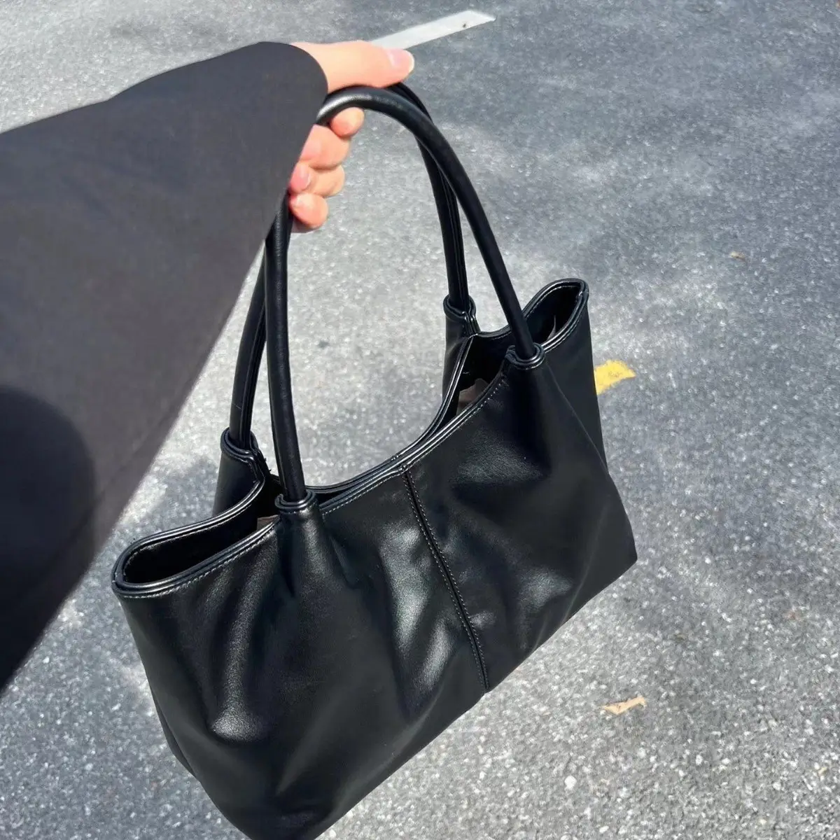 White High-End Tote Bag for Women 2026 — feature 2