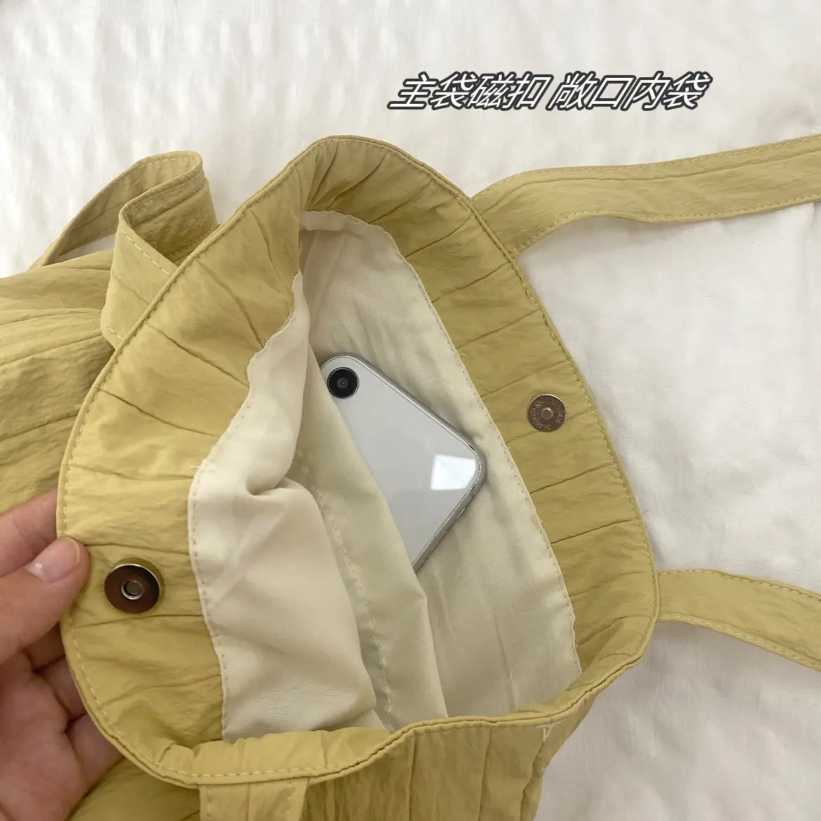 Women's Striped Pleated Nylon Bucket Bag One Shoulder — feature 12