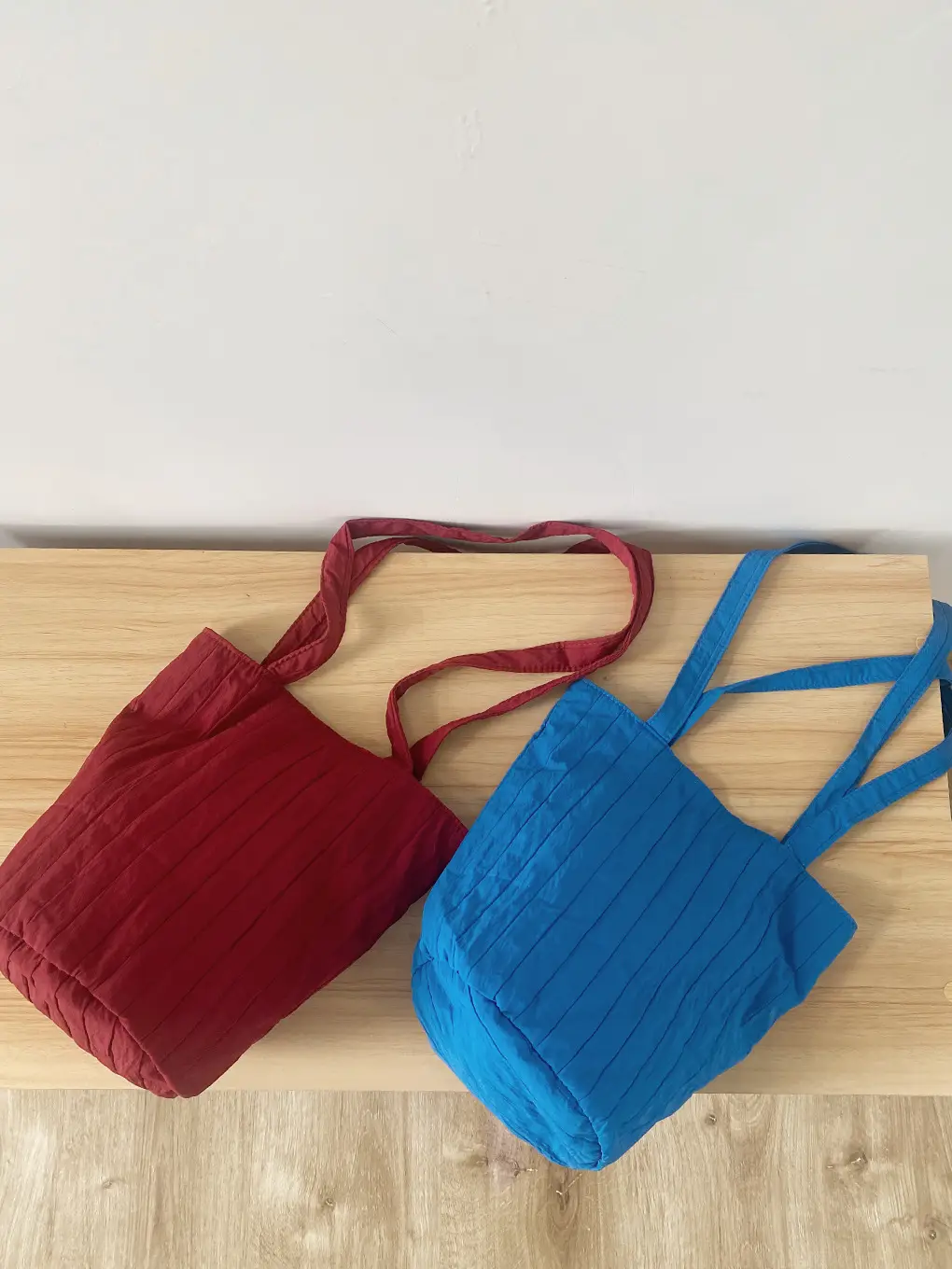 Women's Striped Pleated Nylon Bucket Bag One Shoulder — feature 9
