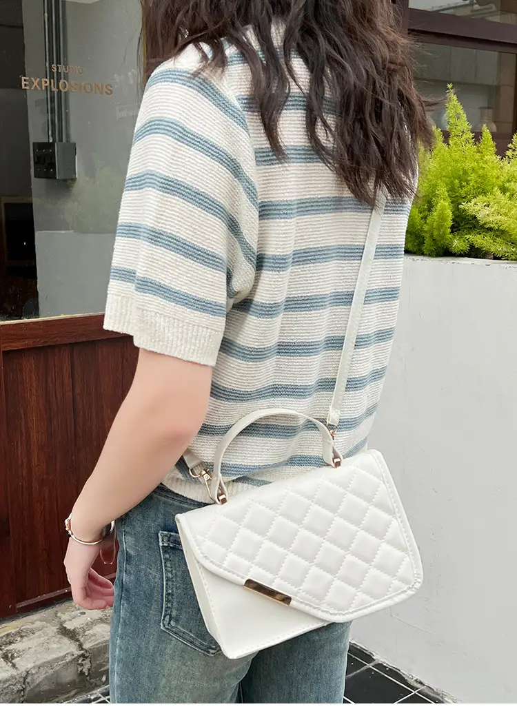 2024 New Women's Embroidered Diamond Shoulder Crossbody Bag — feature 2