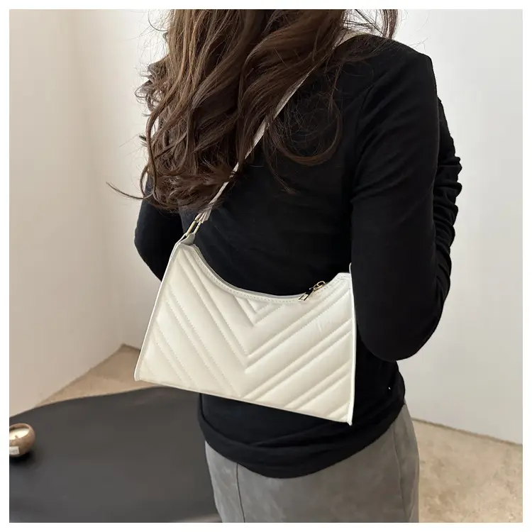 2024 Rhombus Bag for Women Black Chain Shoulder — feature 10