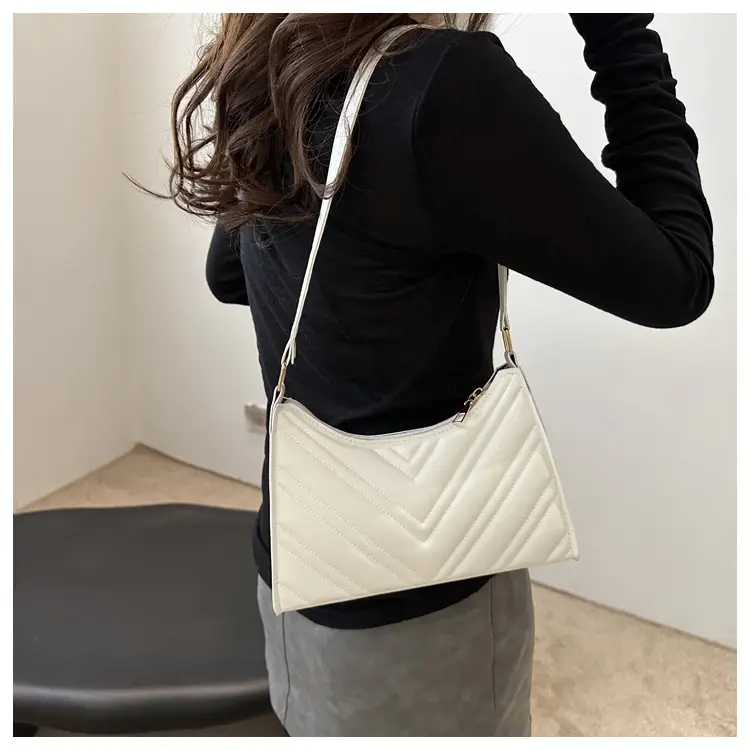 2024 Rhombus Bag for Women Black Chain Shoulder — feature 11