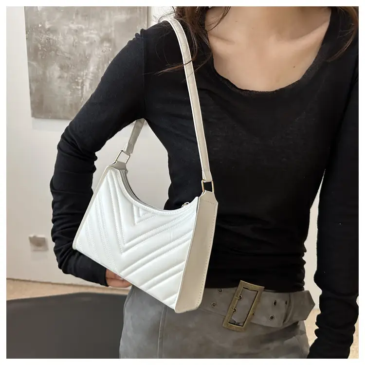 2024 Rhombus Bag for Women Black Chain Shoulder — feature 12