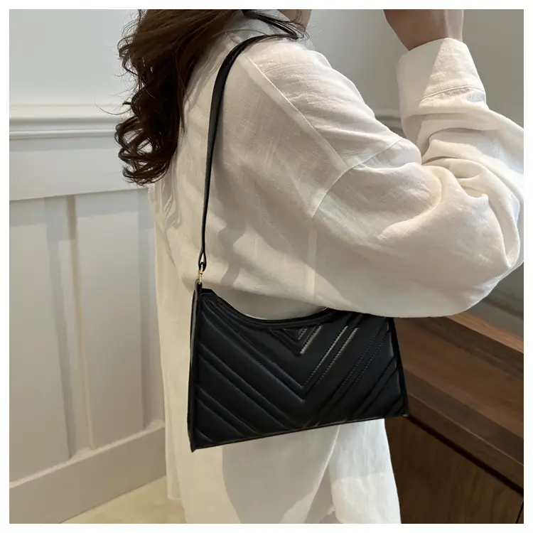 2024 Rhombus Bag for Women Black Chain Shoulder — feature 13
