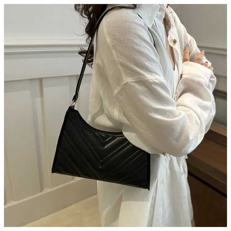 2024 Rhombus Bag for Women Black Chain Shoulder — feature 14