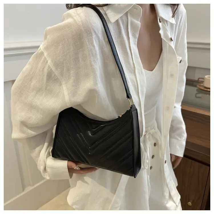 2024 Rhombus Bag for Women Black Chain Shoulder — feature 15