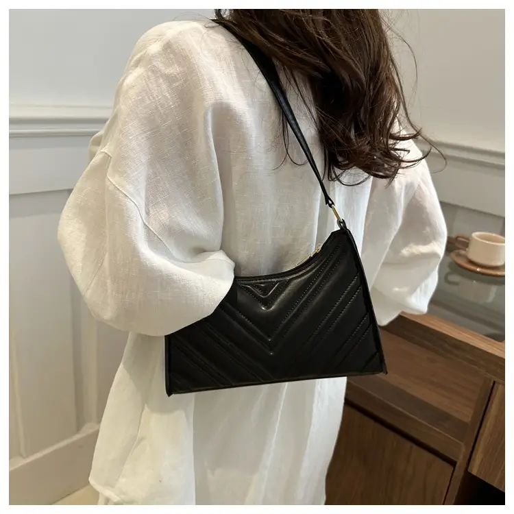 2024 Rhombus Bag for Women Black Chain Shoulder — feature 16