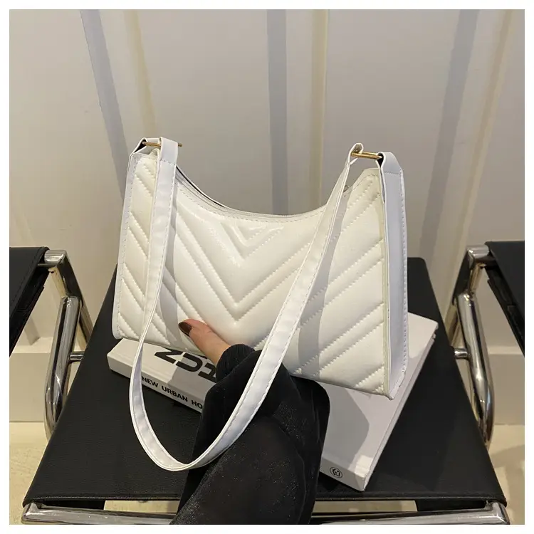 2024 Rhombus Bag for Women Black Chain Shoulder — feature 18