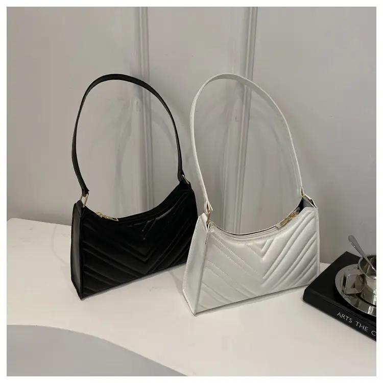 2024 Rhombus Bag for Women Black Chain Shoulder — feature 22