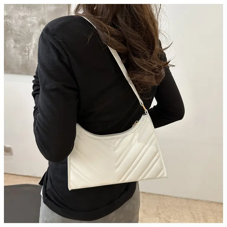 2024 Rhombus Bag for Women Black Chain Shoulder — feature 8