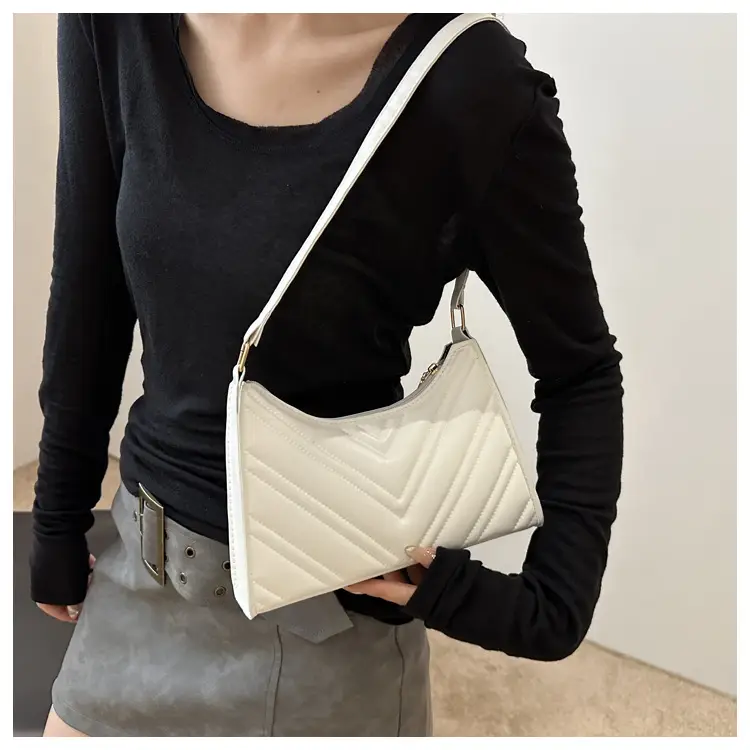 2024 Rhombus Bag for Women Black Chain Shoulder — feature 9