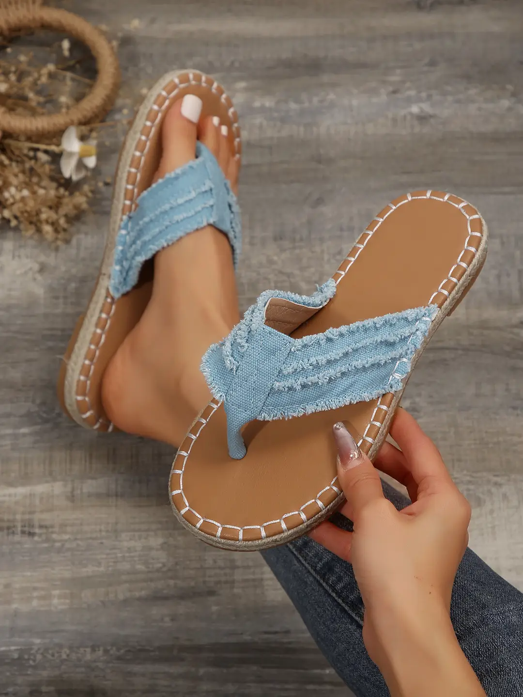 Cross-border foreign trade plus size summer 2024 new flip-flops flat-bottom stitching flip-toe beach slippers women's slippers — feature 9
