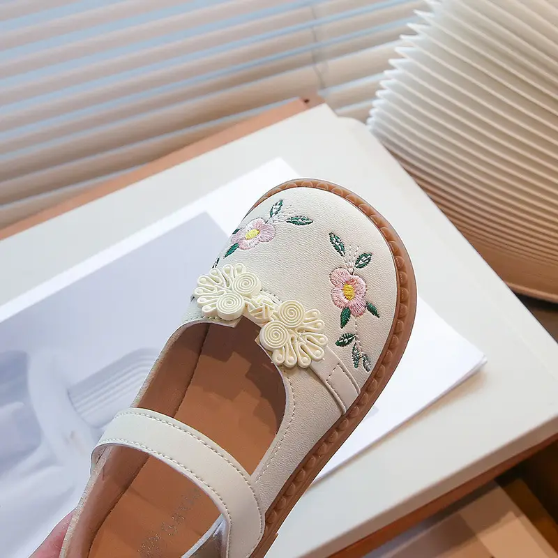 Girls Embroidered Leather Shoes Spring Autumn Large