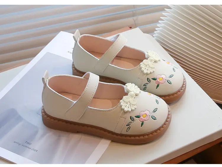 Girls Embroidered Leather Shoes Spring Autumn Large — feature 10