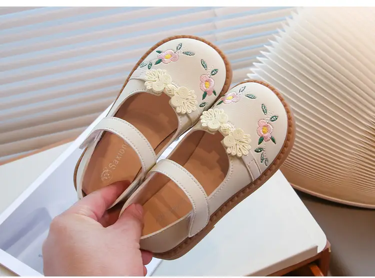 Girls Embroidered Leather Shoes Spring Autumn Large — feature 12