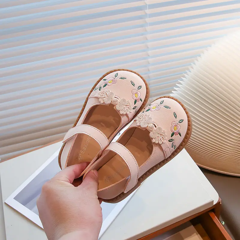 Girls Embroidered Leather Shoes Spring Autumn Large