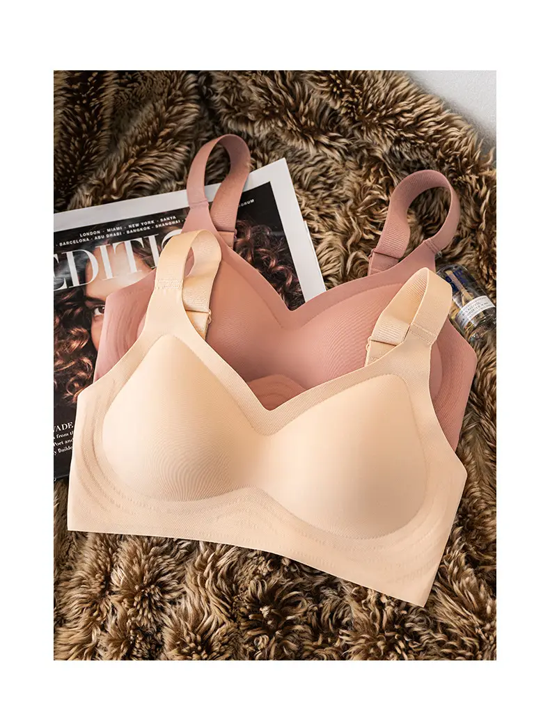 Minimalist Invisible Bra with Detachable Straps — feature 12