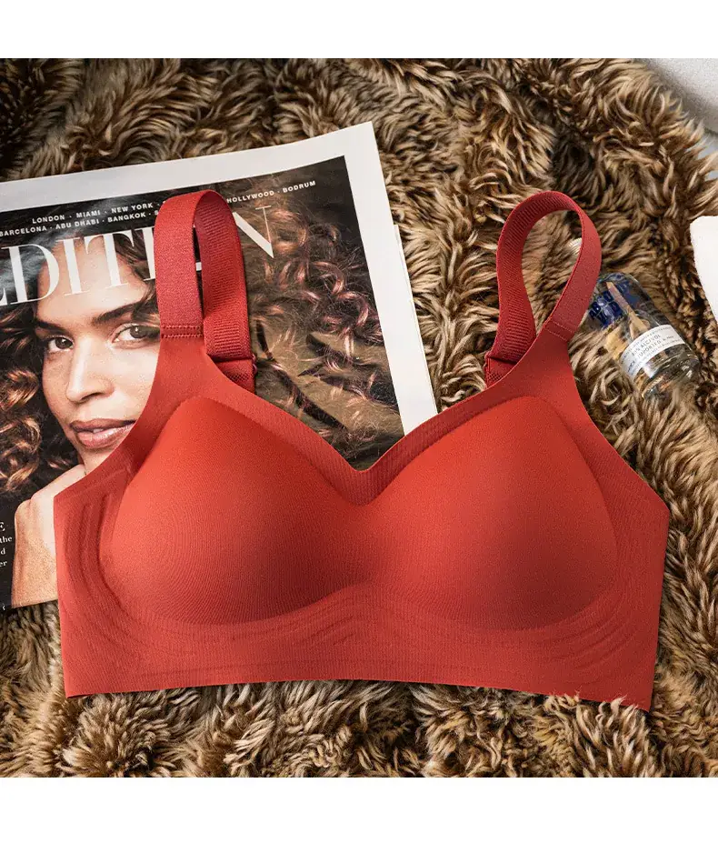 Minimalist Invisible Bra with Detachable Straps - Image 3