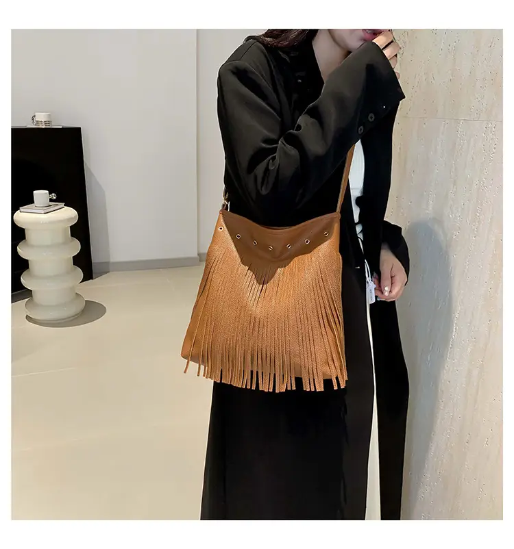 White Fringe Shoulder Bag for Women 2024 — feature 14