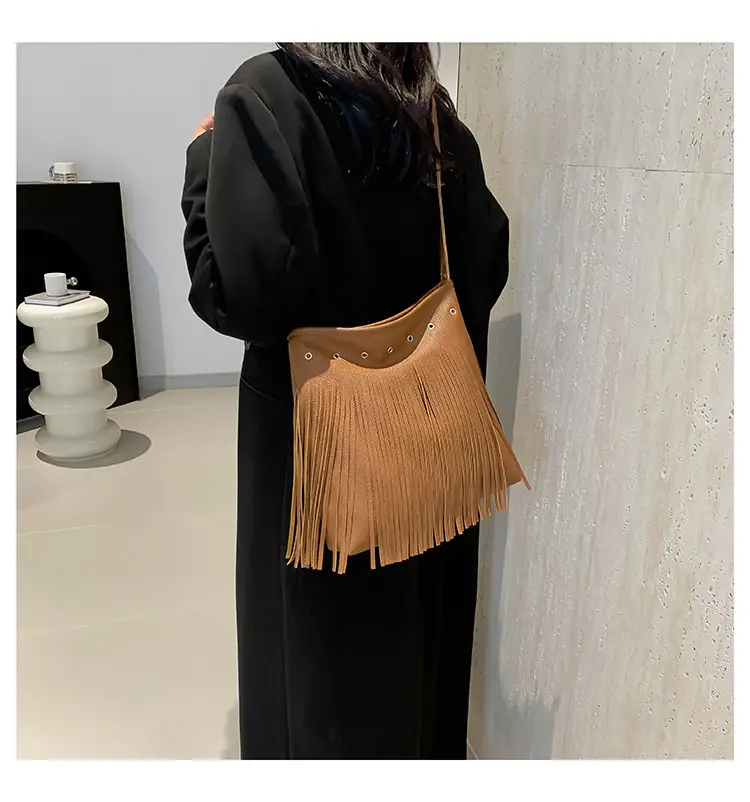 White Fringe Shoulder Bag for Women 2024 — feature 15